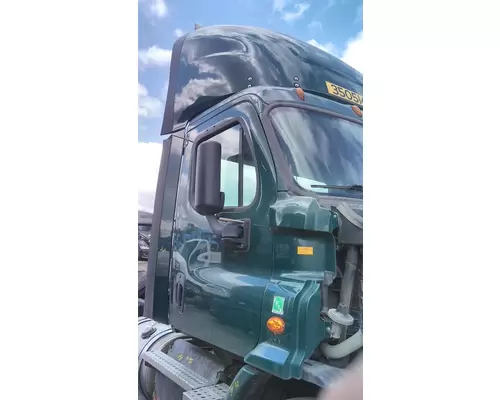 FREIGHTLINER CASCADIA 113 CAB