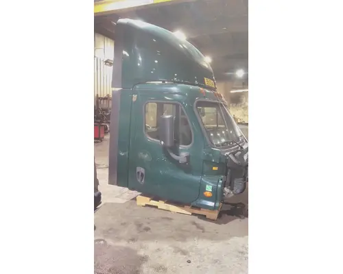 FREIGHTLINER CASCADIA 113 CAB