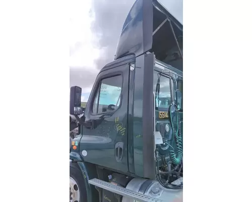 FREIGHTLINER CASCADIA 113 CAB