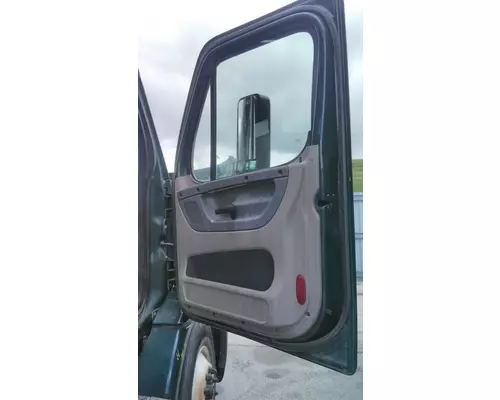 FREIGHTLINER CASCADIA 113 CAB