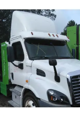 FREIGHTLINER CASCADIA 113 CAB