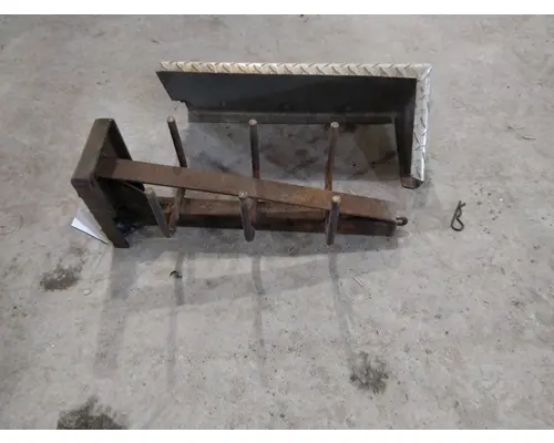 FREIGHTLINER CASCADIA 113 CHAIN HANGER