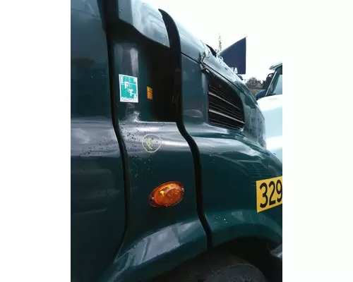 FREIGHTLINER CASCADIA 113 COWL