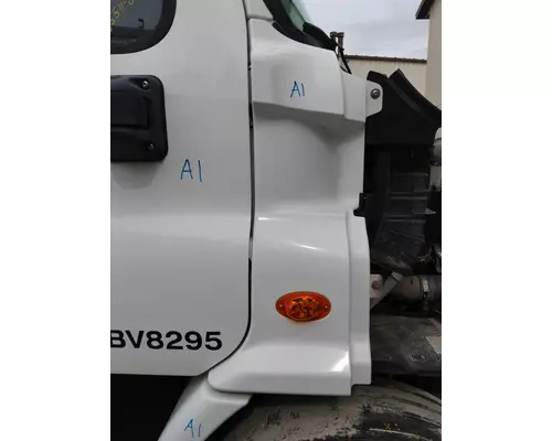 FREIGHTLINER CASCADIA 113 COWL