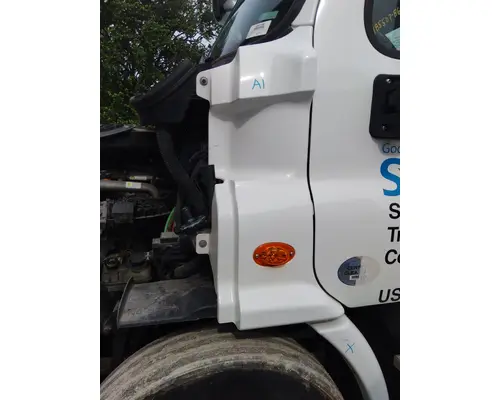 FREIGHTLINER CASCADIA 113 COWL