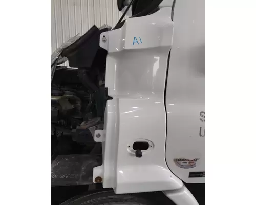 FREIGHTLINER CASCADIA 113 COWL