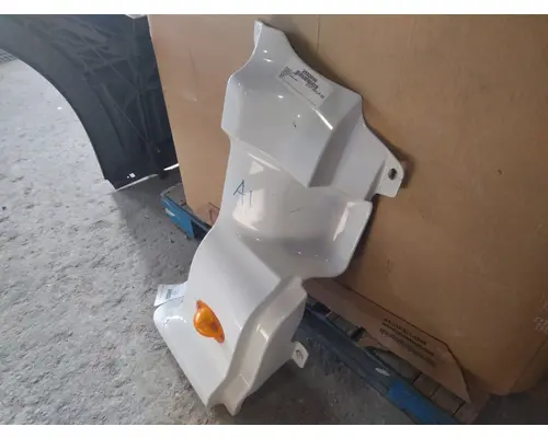 FREIGHTLINER CASCADIA 113 COWL