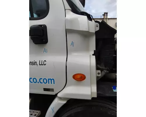 FREIGHTLINER CASCADIA 113 COWL