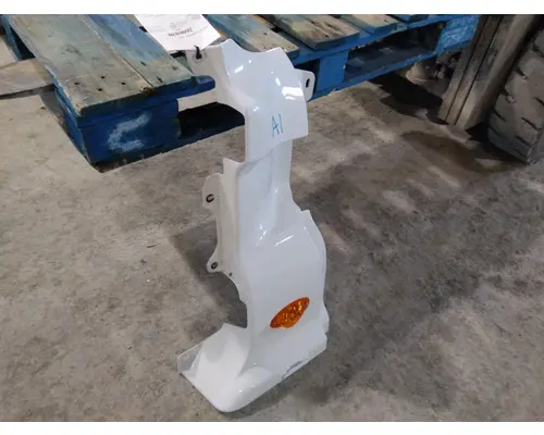 FREIGHTLINER CASCADIA 113 COWL