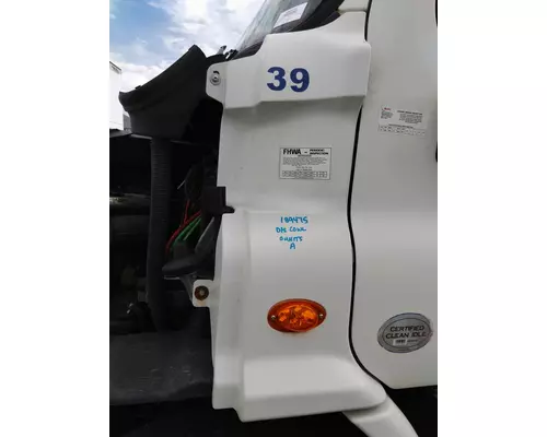 FREIGHTLINER CASCADIA 113 COWL