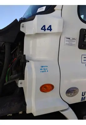 FREIGHTLINER CASCADIA 113 COWL