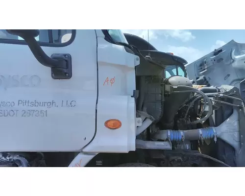 FREIGHTLINER CASCADIA 113 COWL