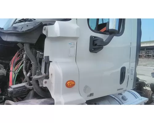 FREIGHTLINER CASCADIA 113 COWL