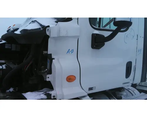 FREIGHTLINER CASCADIA 113 COWL