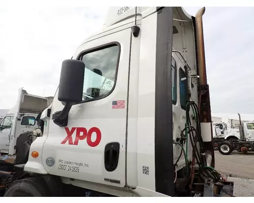 FREIGHTLINER CASCADIA 113 Cab