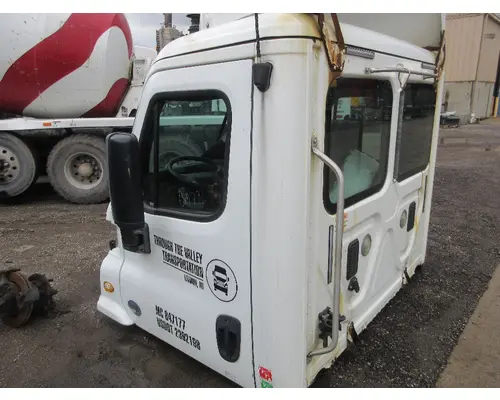 FREIGHTLINER CASCADIA 113 Cab