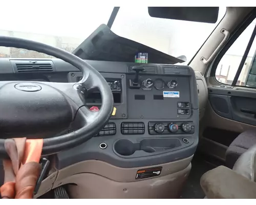 FREIGHTLINER CASCADIA 113 Cab