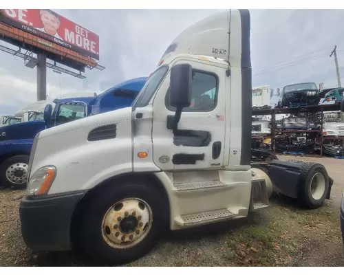 FREIGHTLINER CASCADIA 113 Complete Vehicle