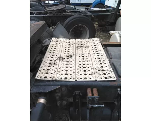 FREIGHTLINER CASCADIA 113 DECK (CATWALK) STEP