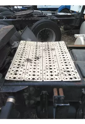 FREIGHTLINER CASCADIA 113 DECK (CATWALK) STEP