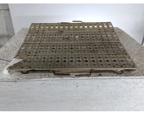 FREIGHTLINER CASCADIA 113 DECK (CATWALK) STEP