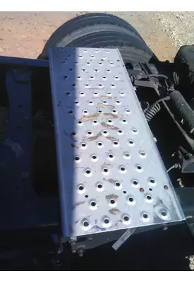 FREIGHTLINER CASCADIA 113 DECK (CATWALK) STEP