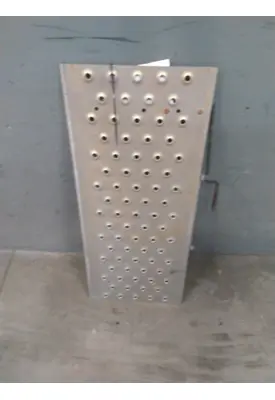 FREIGHTLINER CASCADIA 113 DECK (CATWALK) STEP