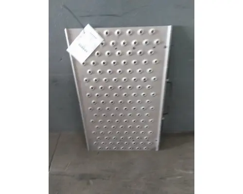 FREIGHTLINER CASCADIA 113 DECK (CATWALK) STEP