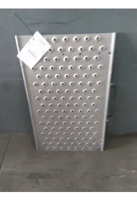 FREIGHTLINER CASCADIA 113 DECK (CATWALK) STEP