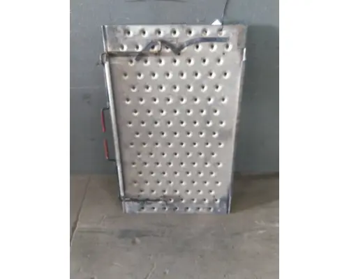 FREIGHTLINER CASCADIA 113 DECK (CATWALK) STEP