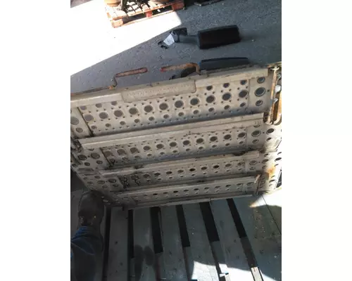 FREIGHTLINER CASCADIA 113 DECK (CATWALK) STEP