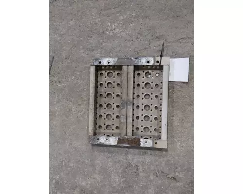 FREIGHTLINER CASCADIA 113 DECK (CATWALK) STEP