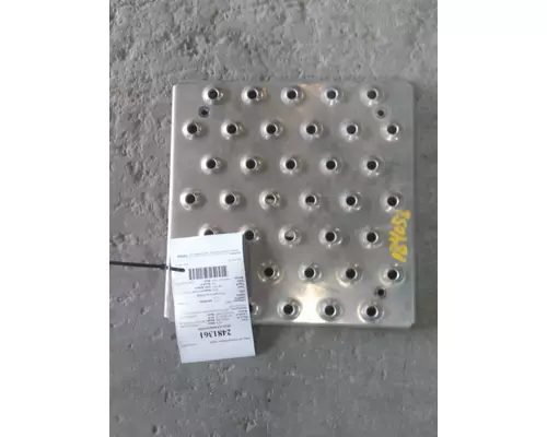 FREIGHTLINER CASCADIA 113 DECK (CATWALK) STEP