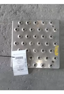 FREIGHTLINER CASCADIA 113 DECK (CATWALK) STEP