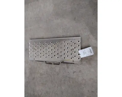 FREIGHTLINER CASCADIA 113 DECK (CATWALK) STEP