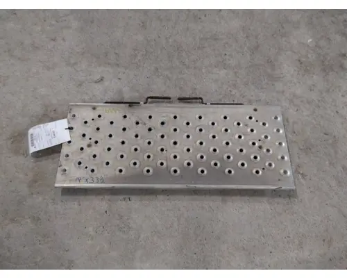 FREIGHTLINER CASCADIA 113 DECK (CATWALK) STEP