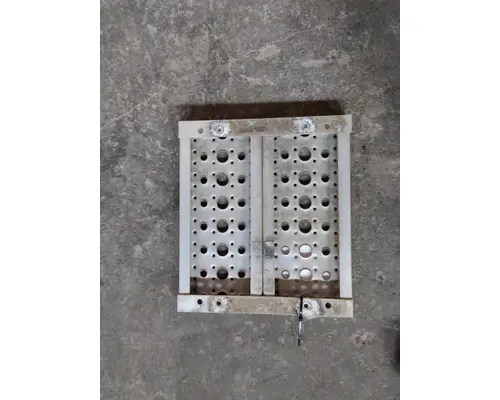 FREIGHTLINER CASCADIA 113 DECK (CATWALK) STEP