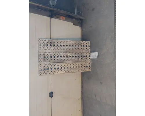 FREIGHTLINER CASCADIA 113 DECK (CATWALK) STEP