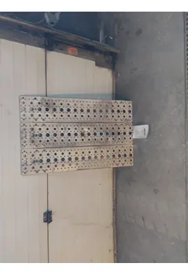 FREIGHTLINER CASCADIA 113 DECK (CATWALK) STEP