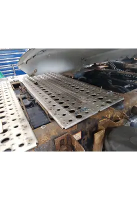 FREIGHTLINER CASCADIA 113 DECK (CATWALK) STEP