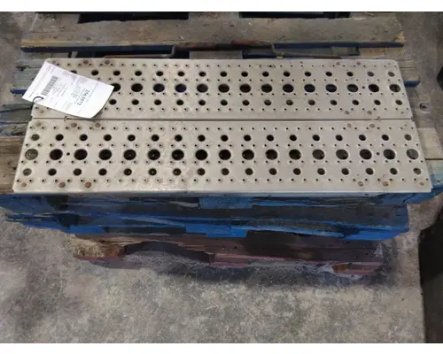 FREIGHTLINER CASCADIA 113 DECK (CATWALK) STEP