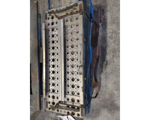 FREIGHTLINER CASCADIA 113 DECK (CATWALK) STEP