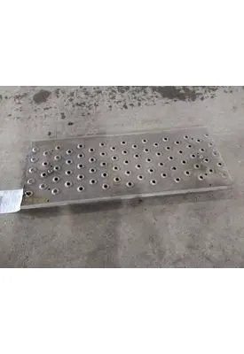 FREIGHTLINER CASCADIA 113 DECK (CATWALK) STEP