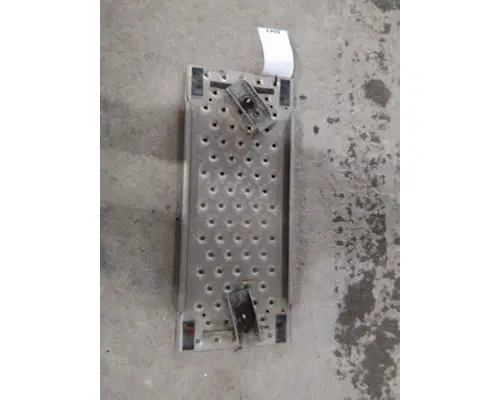 FREIGHTLINER CASCADIA 113 DECK (CATWALK) STEP