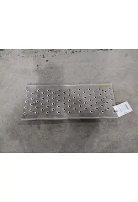 FREIGHTLINER CASCADIA 113 DECK (CATWALK) STEP
