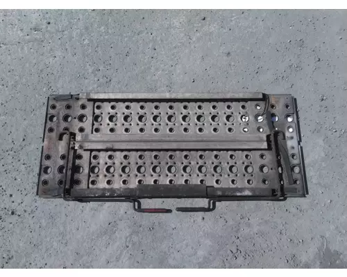 FREIGHTLINER CASCADIA 113 DECK (CATWALK) STEP