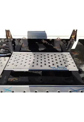 FREIGHTLINER CASCADIA 113 DECK (CATWALK) STEP