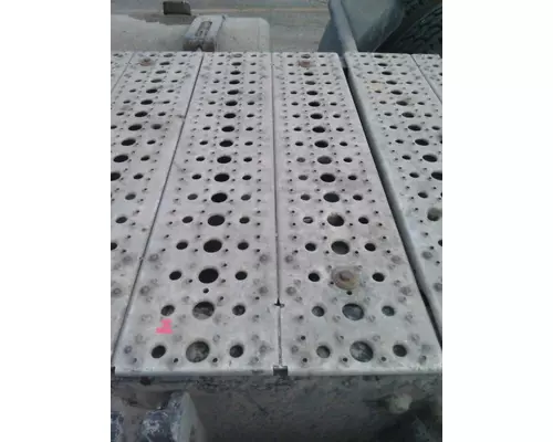 FREIGHTLINER CASCADIA 113 DECK (CATWALK) STEP