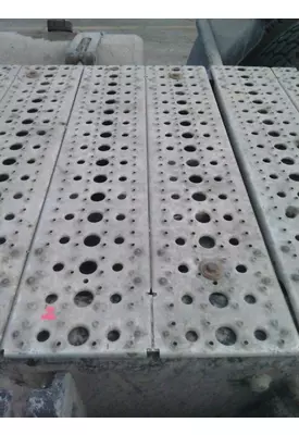 FREIGHTLINER CASCADIA 113 DECK (CATWALK) STEP