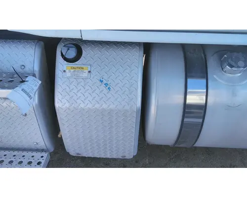 FREIGHTLINER CASCADIA 113 DEF TANK